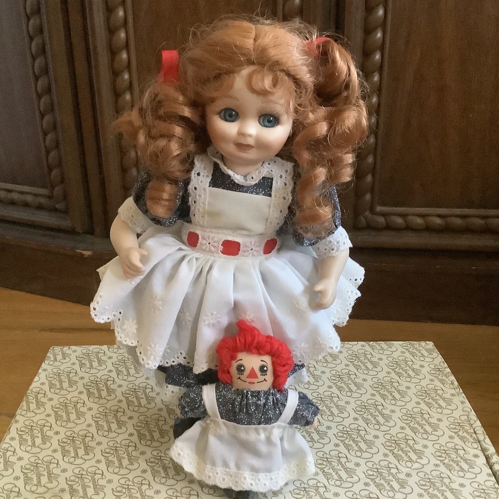 Vintage Franklin Heirloom dolls with metal stand